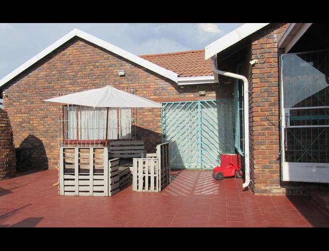 3 BEDROOM FREEHOLD FOR SALE IN ELANDSPARK